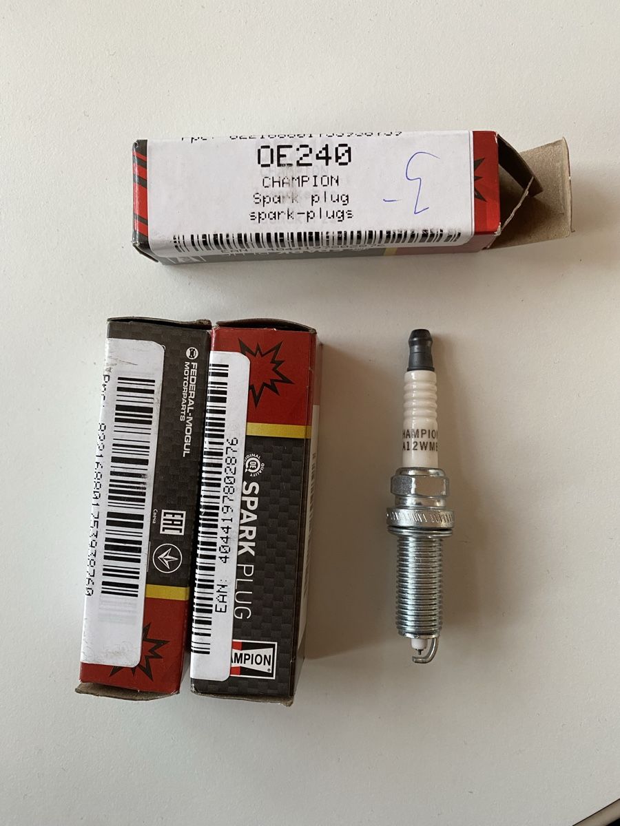 Champion Tutti pezzi di ricambio auto: CHAMPION Zündkerzen – Nuovo e nell'imballaggio originale da Dänikon ZH venduto da SalesMann