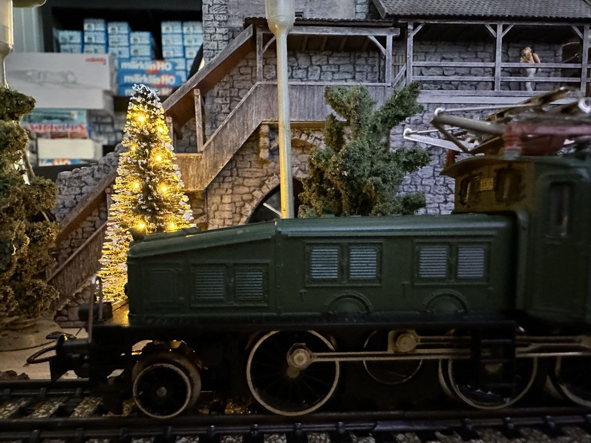 Märklin Modellini di ferrovie: Märklin 3056 SBB Ce 6/8 III – Usato da Lupsingen venduto da New-Haven 1