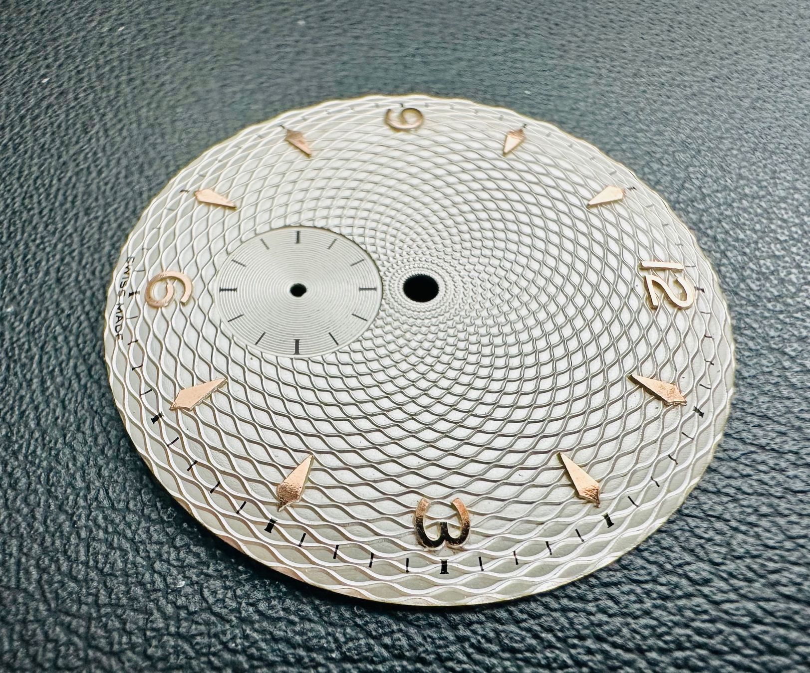 Swiss Montres: CADRAN Argenté 36 mm – D'occasion à Conthey par advisia 2