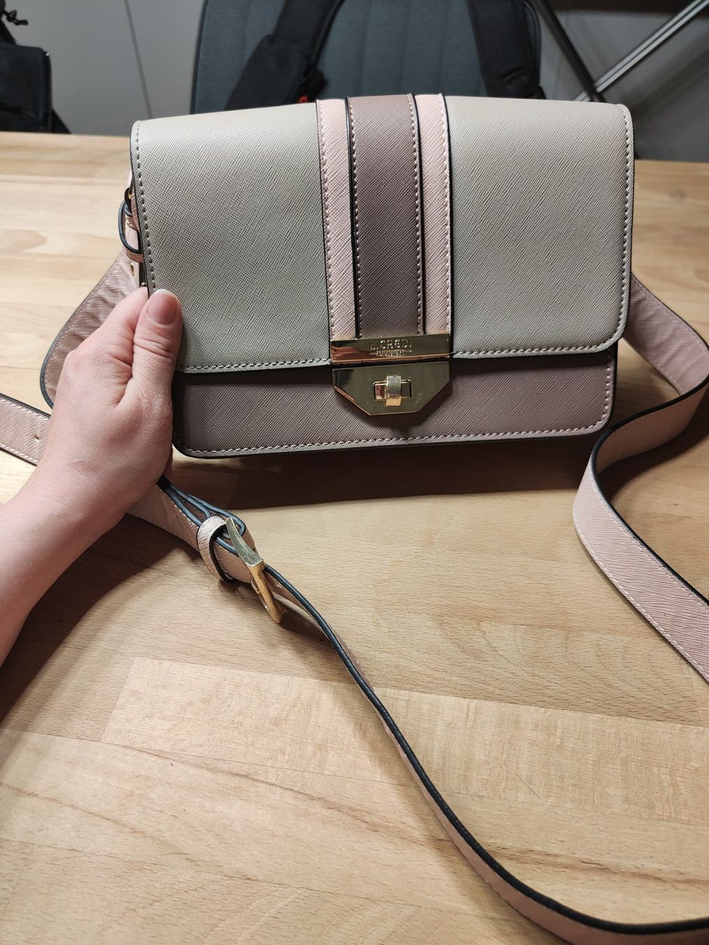 L.Credi Taschen für Damen: L. Credit Umhängetasche – Gebraucht aus Arbon von karolina_frank