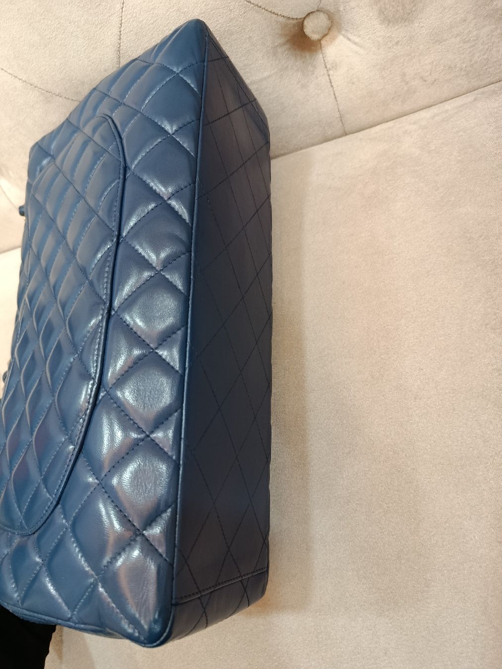 Chanel Borse da donna: Chanel Maxi Blue Navy Lamb Ghw 13  – Usato da Zürich venduto da RoastedCocoNut 6
