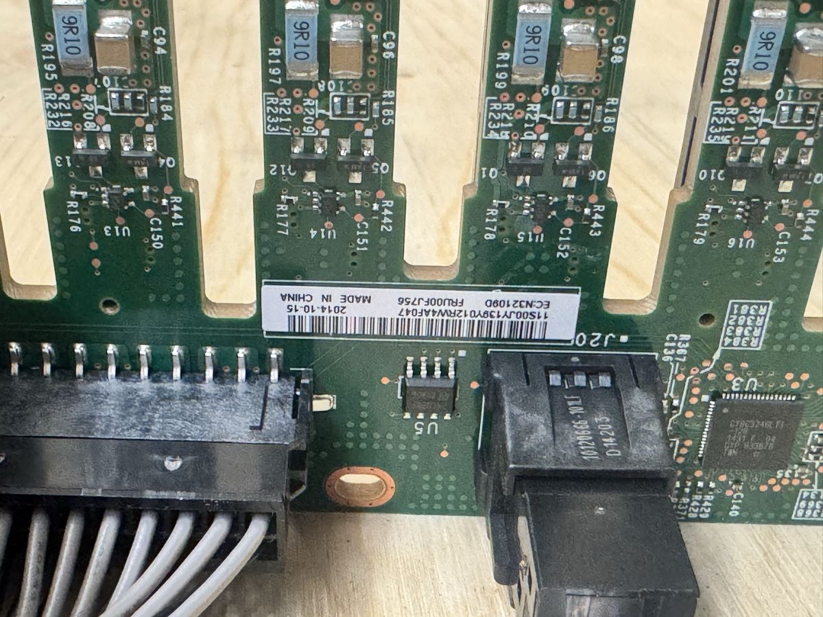 Componenti elettronici: SAS Expander Karte 8-Port mit Kabel - Backplane – Usato da Stachen venduto da ITHardware 1