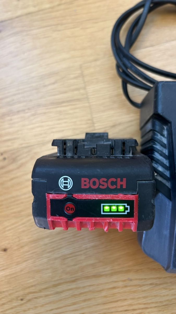 Bosch Caricatori & Batterie: Bosch Akku 18V 4.0Ah – Usato da Lausanne venduto da van_7pp7 1