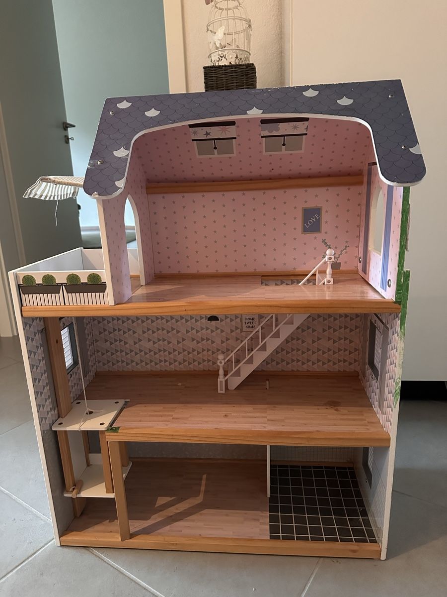 Case e mobili per bambole: Puppenhaus – Usato da Egliswil venduto da Herculea