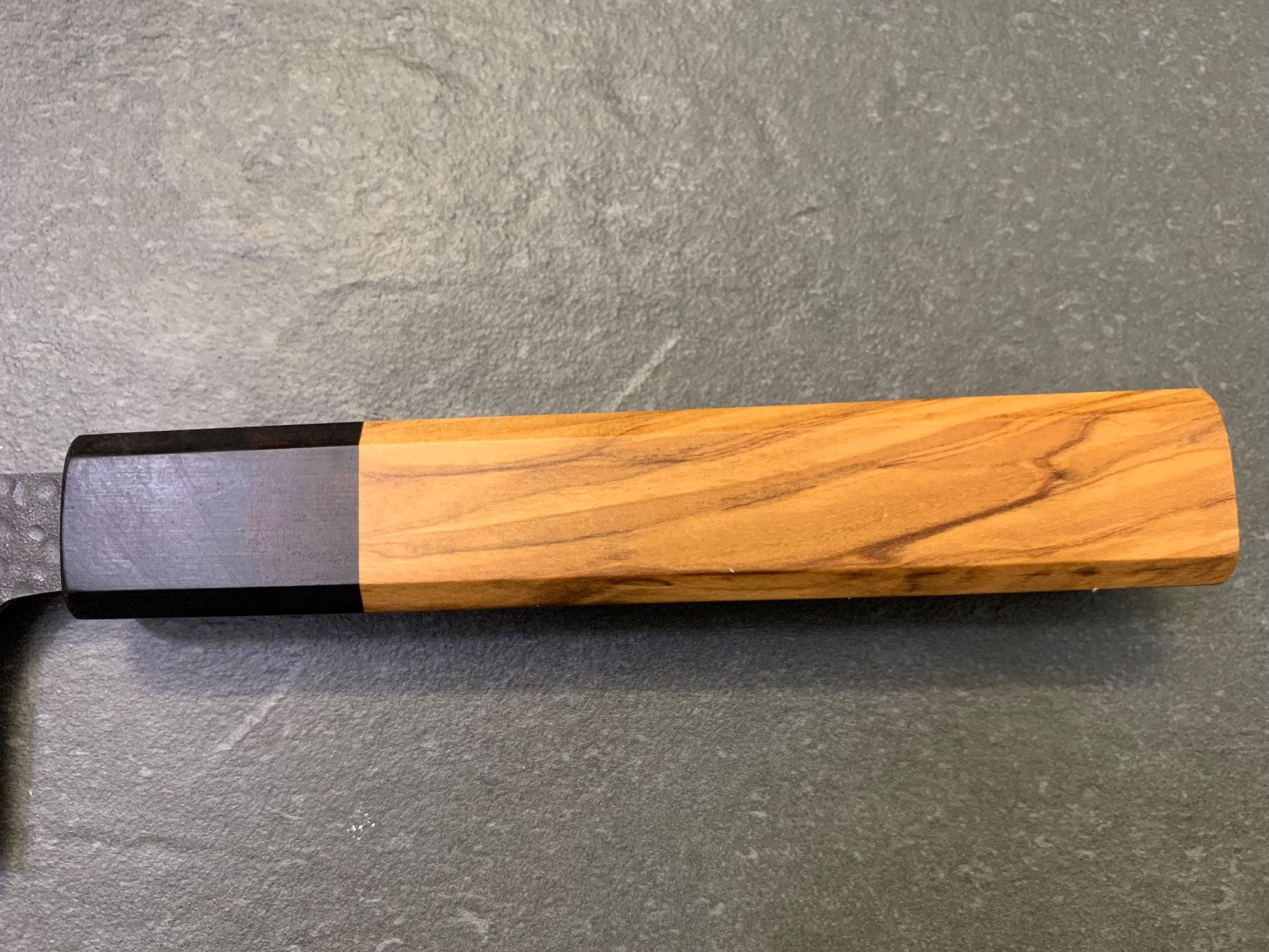 Coltelli da cucina: Japanisches Küchenmesser mit Holzgriff – Nuovo e nell'imballaggio originale da Aarburg venduto da 2..0 4