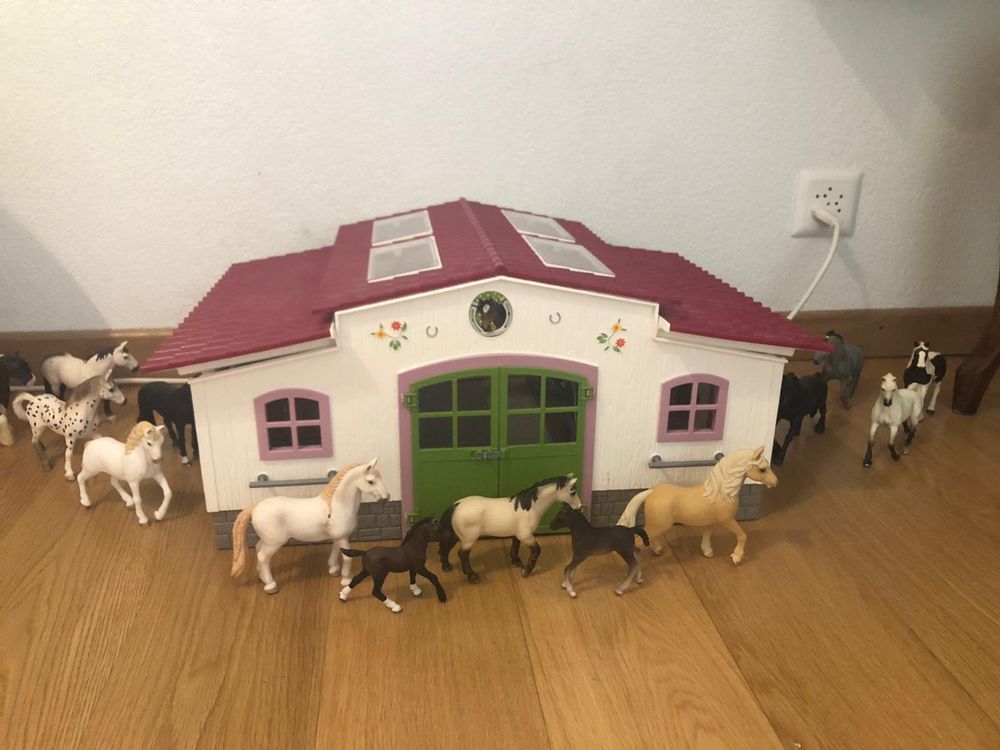 Schleich Pferdestall mit 13 Pferden und 2 Fohlen | Kaufen auf Ricardo