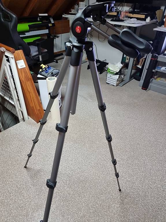 Trépieds & Accessoires: trépied manfrotto  – D'occasion à Apples par hur_2hhs