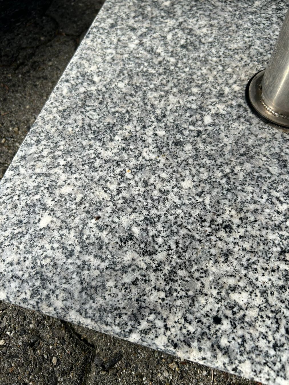 Altro: Schirmständer massiv aus Granit – Usato da Brunegg venduto da uply 1