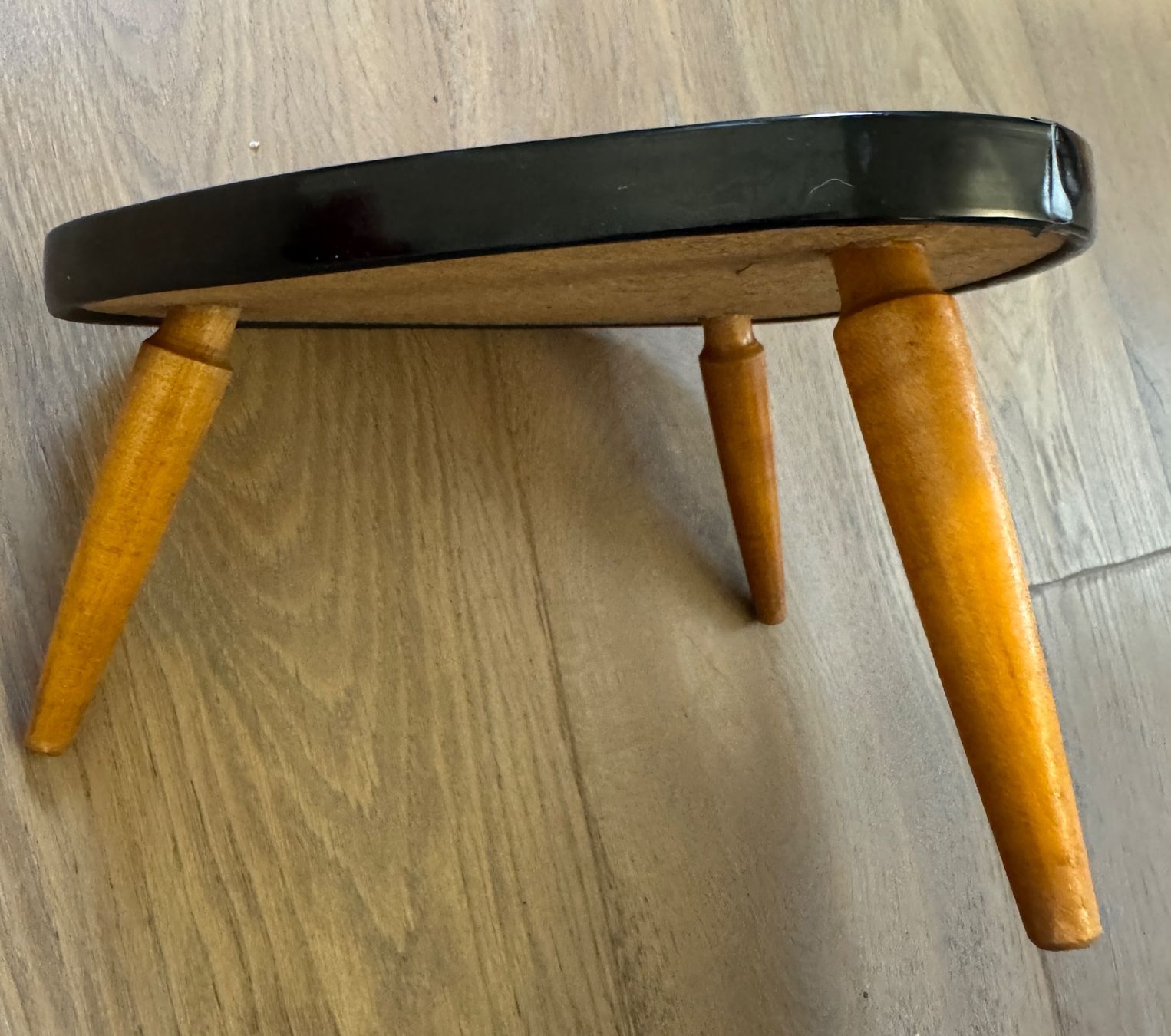 Sgabelli: Alter Blumenhocker Pflanzenhocker 50er rot – Usato da Rothrist venduto da Luckywinner 6