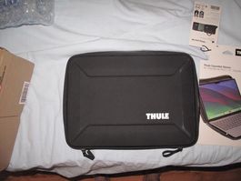 Thule Gauntlet 5 Hard Note Book Case for 14 inch Apple