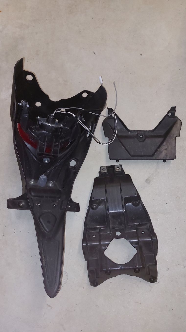 Suzuki Tutti i ricambio per moto: Original Heck Suzuki SFV650 Gladius – Usato da Flaach venduto da Bubble4 1