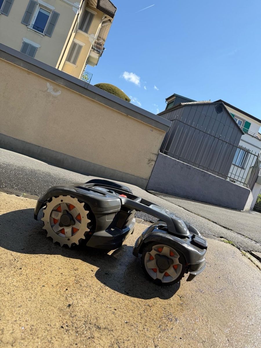Husqvarna Rasenmäher: Robot Husqvarna Automower  – Gebraucht aus Lucens von Msrz
