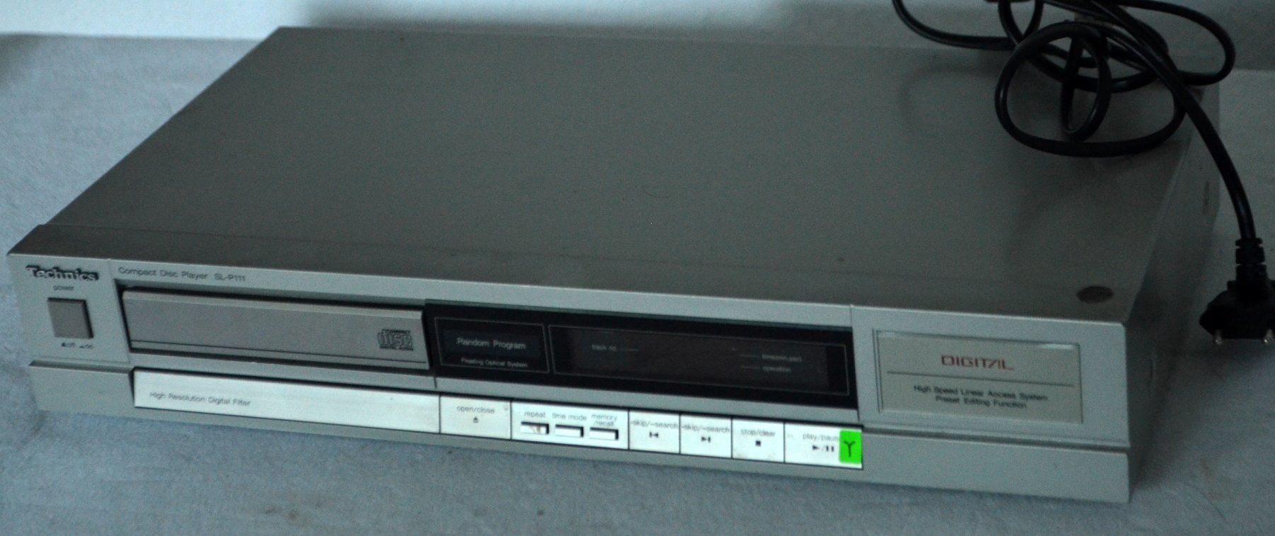 Technics Audio- & Mediensysteme: Technics SL-P111 DVD Player – Gebraucht aus Collonges von arashee
