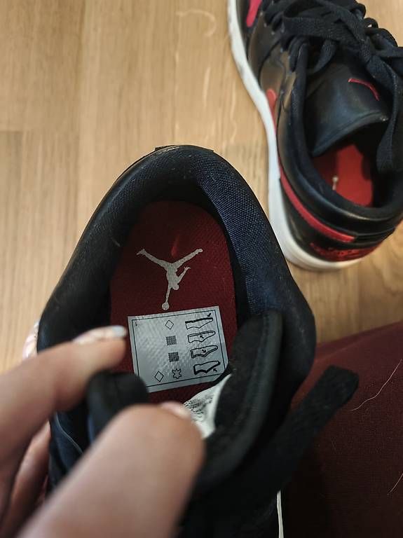 Chaussures hommes: Nike Jordan Air in Schwarz Rot – D'occasion à Steinach par jas_58s5