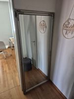 Standspiegel Silber verschnörkelt 