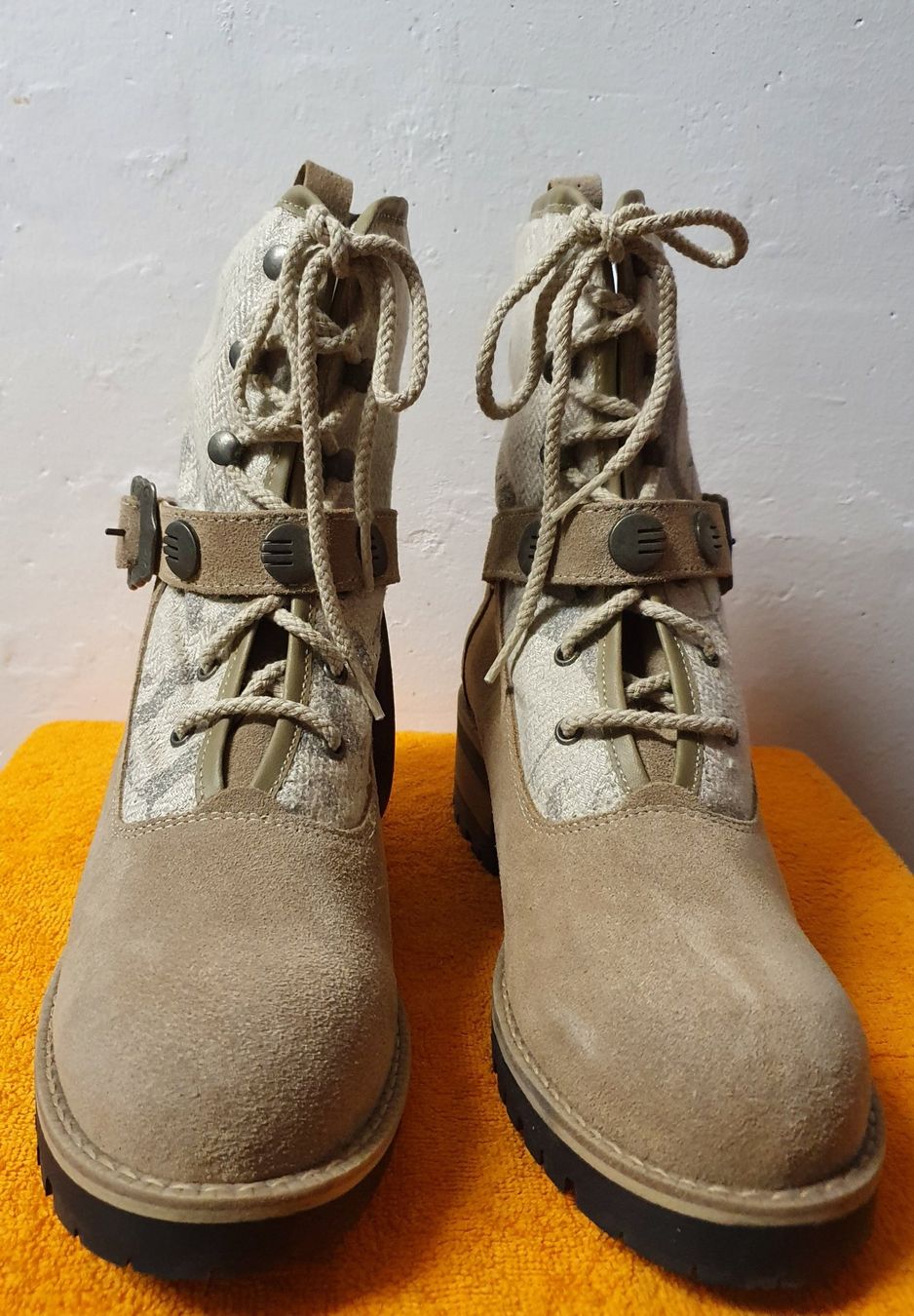 Scarpe da donna: Neu: Stockerpoint Leder-Leinen Stiefel Gr. 42 – Nuovo (secondo la descrizione) da Muri AG venduto da Edlerweiss 2