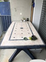 schönen Kunststoff Gartentisch mit passenden Fünf Stühlen