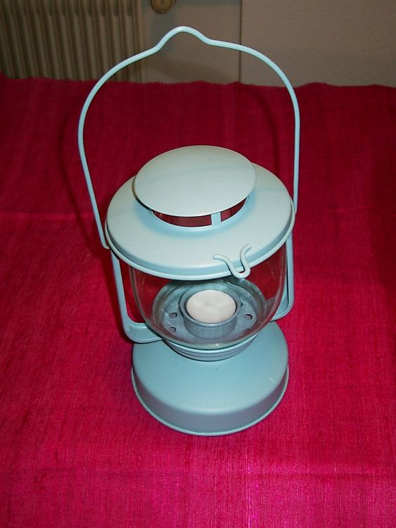 Windlicht in Petrollampenform aus Metall (Teelichtbetrieb) 2