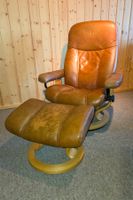 Stressless-Stuhl mit Hocker