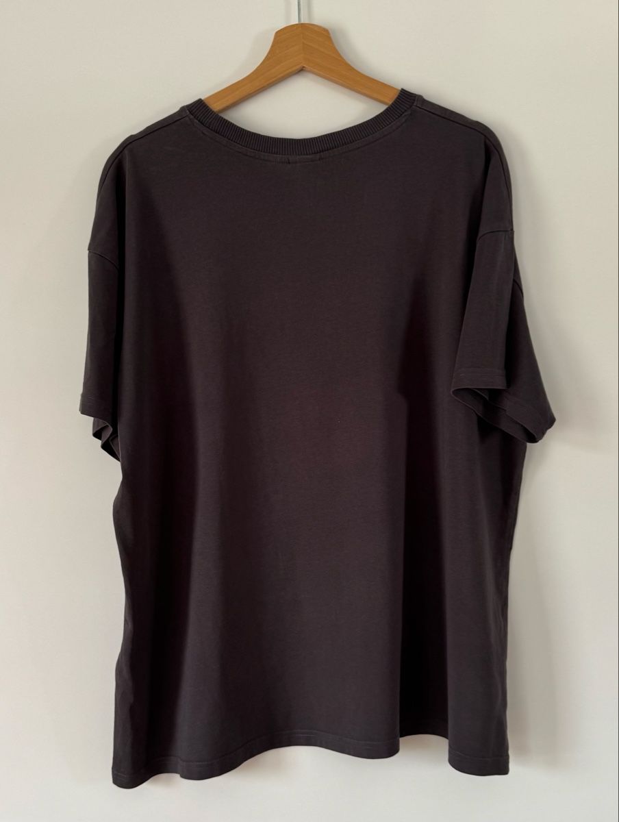 H&M T-shirts: T-Shirt F.R.I.E.N.D.S. Anthrazit Grösse XL – D'occasion à Flumenthal par Krajan 2