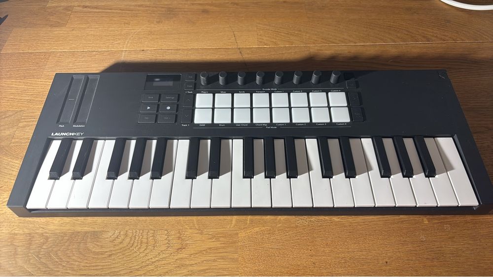 Novation Launchkey 37 Mini MK4 (Neu (gemäss Beschreibung)) in Illnau ...