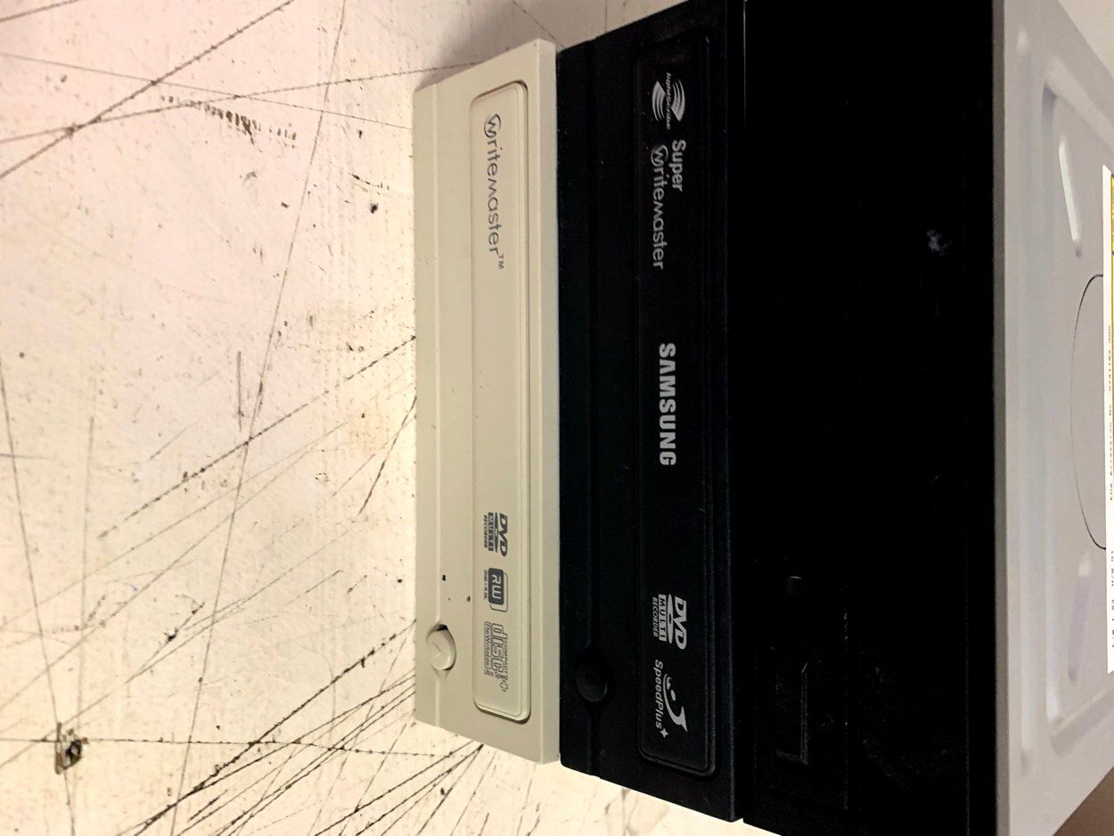Alle DVDs: 3 DVD ROM Drive mit kabel – Gebraucht aus Emmen von newdeal1970 6