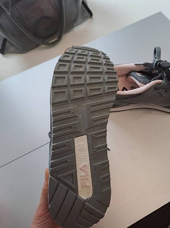 Scarpe da donna: Fila Damen Turnschuhe 36 – Usato da Zürich venduto da Simonikus 1