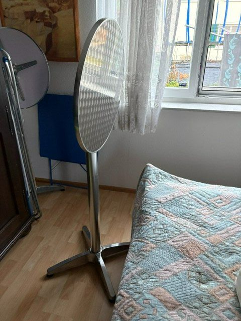 Tische: Mange-Debout – Gebraucht aus Palézieux von MyriamEdward 1