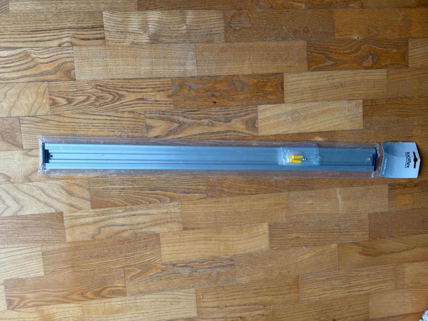 Supporti a parete: Toolflex Gerätehalterschiene 70 cm / Art. No: 700-1 – Nuovo e nell'imballaggio originale da Aesch ZH venduto da superpotato 1