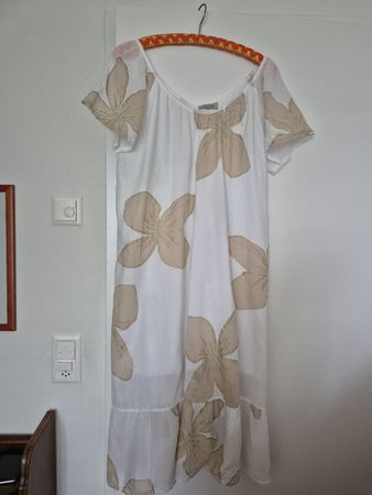Kleid By Coco Italy  weiss floral kurzarm Grösse XL neuwerti