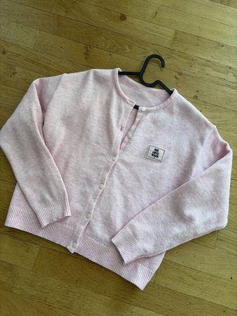 Cardigan rose Love Wear, parfait pour le printemps!