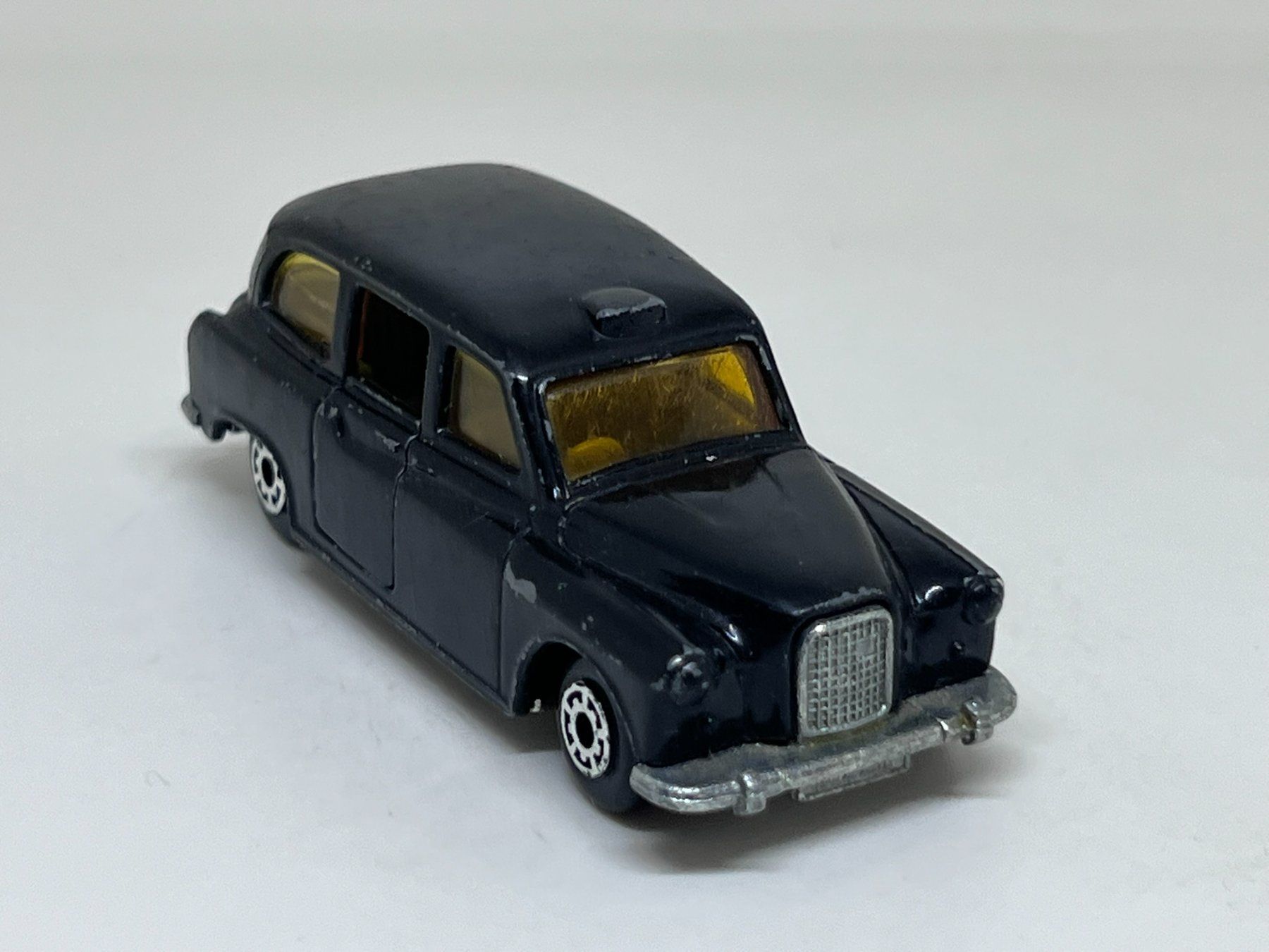 Matchbox Modellautos: Matchbox Taxi FX4R #618 – Gebraucht aus Wildegg von LaaBoutique