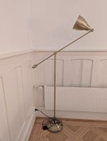 Goldene Stehlampe