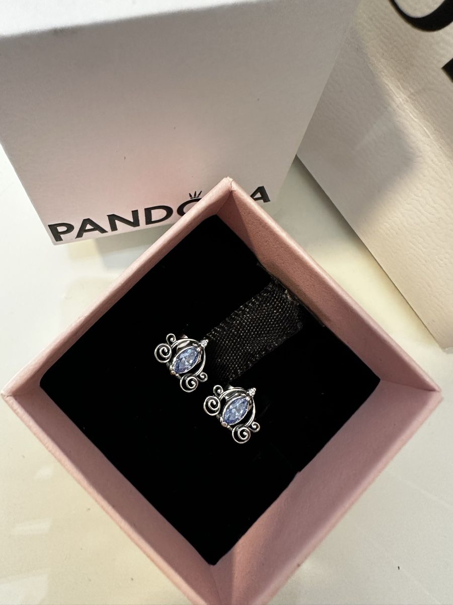 Pandora Orecchini pendenti & Orecchini a lobo: Pandora Disney Cinderella Ohrstecker Neu – Nuovo e nell'imballaggio originale da Wallisellen venduto da nv7