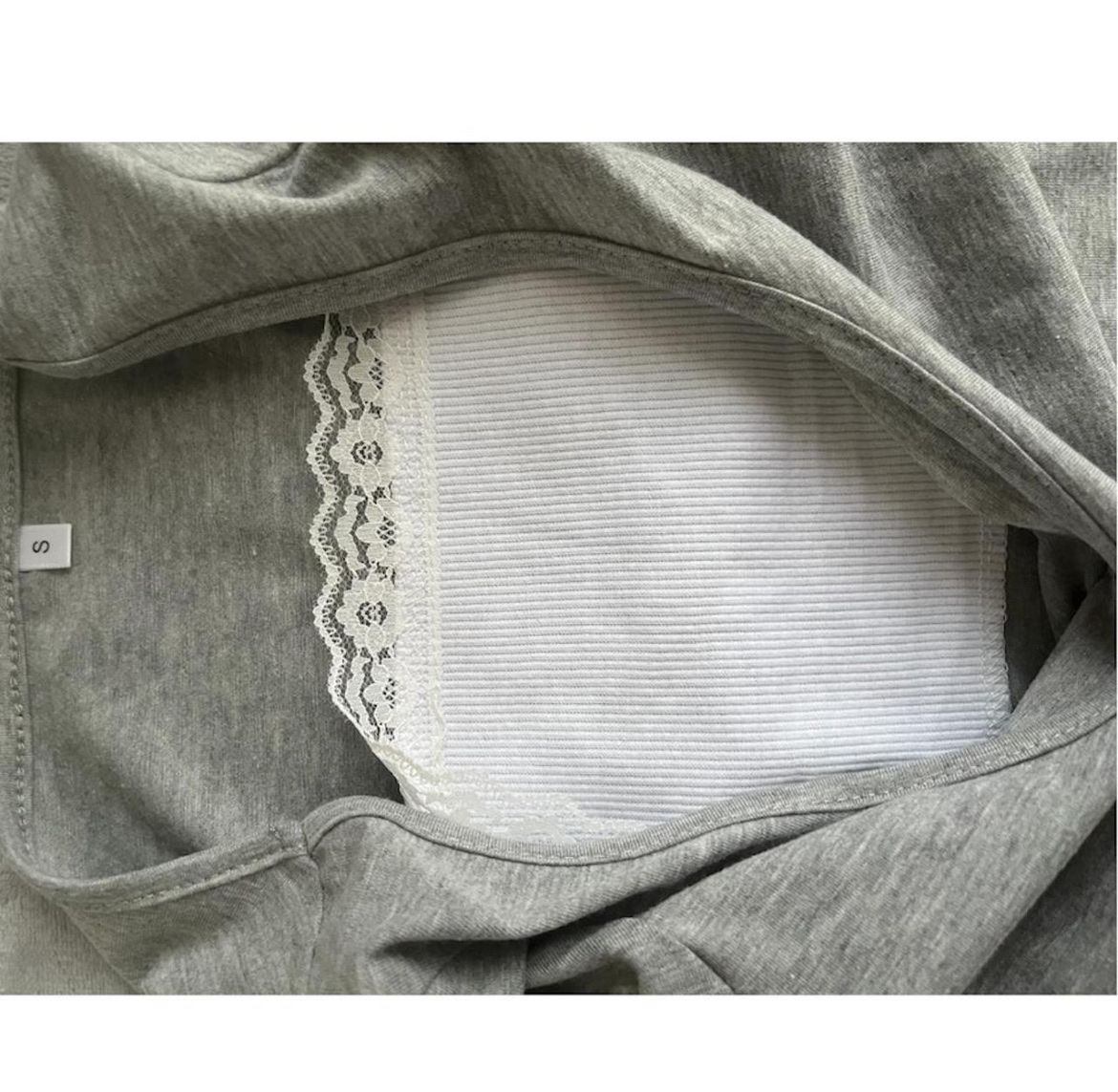 Top: Graues Langarmshirt mit Spitze, Grösse S – Nuovo (secondo la descrizione) da Zürich venduto da userrr465567 1