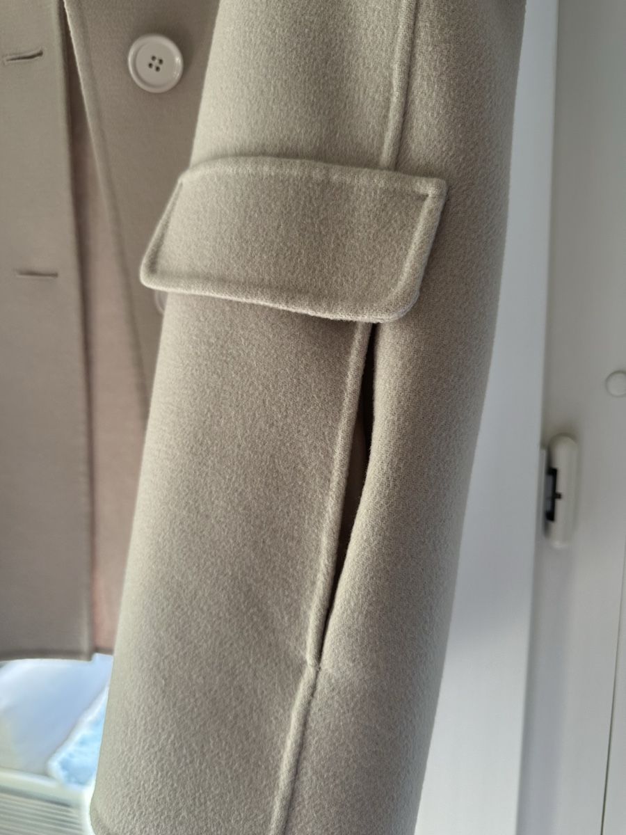 Max Mara Giacche: Puderfarbige MaxMara Long Jacket – Nuovo e nell'imballaggio originale da Zürich venduto da Chez_Dali 6