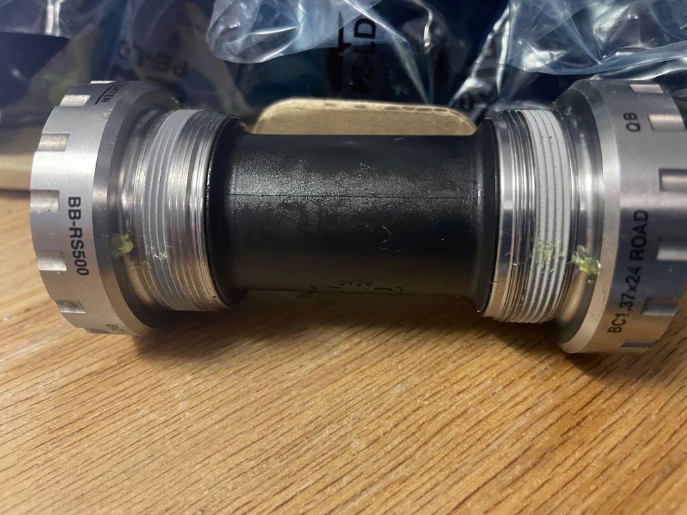 Shimano Hollowtechii Shimano BB-RS501 Bottom Bracket Hollowtech