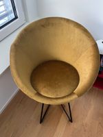 Sessel aus gelbem Samt/ Yellow velvet armchair