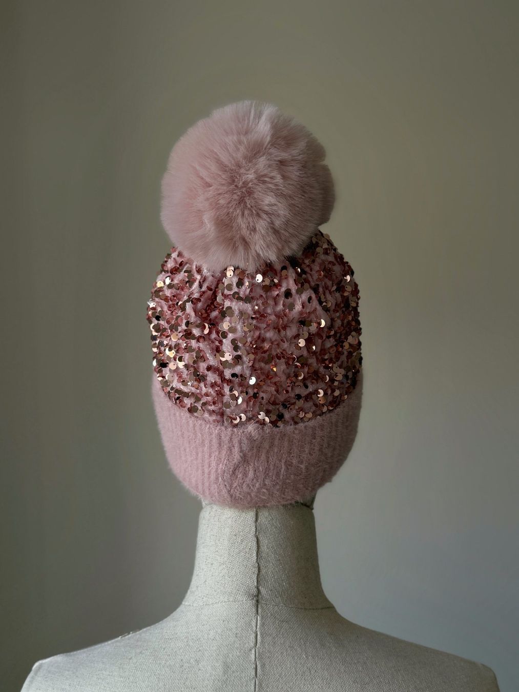 Altro abbigliamento per bambina: Cappello con pompon e paillettes, Nuovo, mai indossato – Nuovo e nell'imballaggio originale da Bioggio venduto da oxanacas 2
