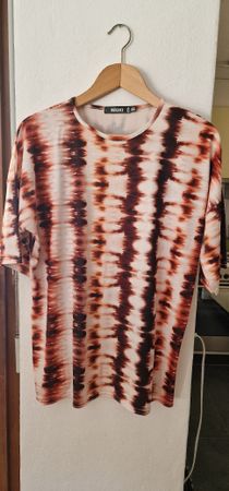 Missguided T-Shirt Gr. 36 Braun-Weiss Batik Look