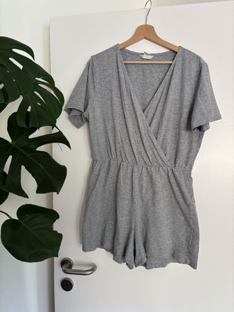 Grauer Jumpsuit kurz Gr. M H&M Sommerlich & Bequem