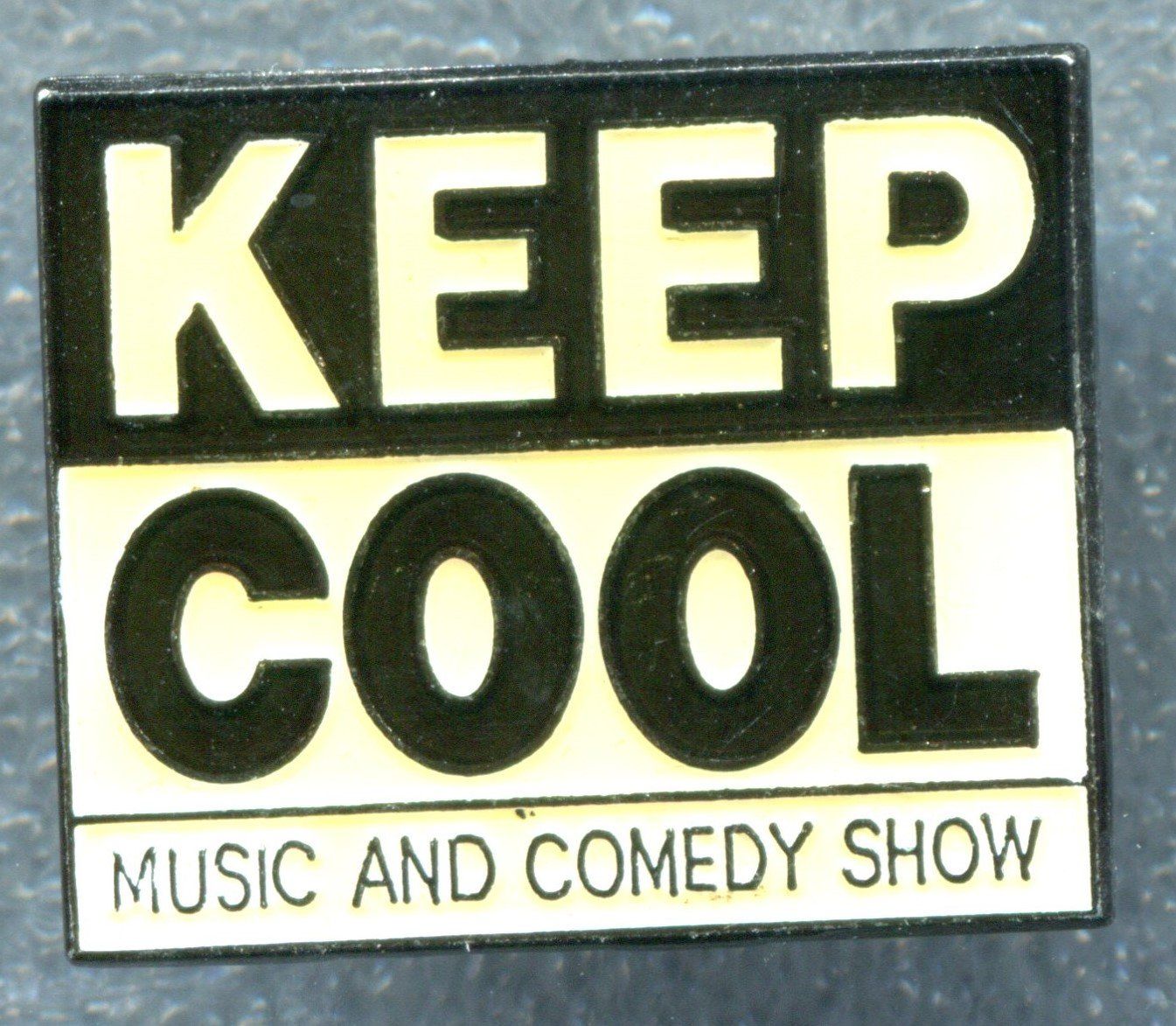 Placchette & Badge: KEEP COOL  Music and Comedy Show – Usato da Winterthur venduto da Sammleroase