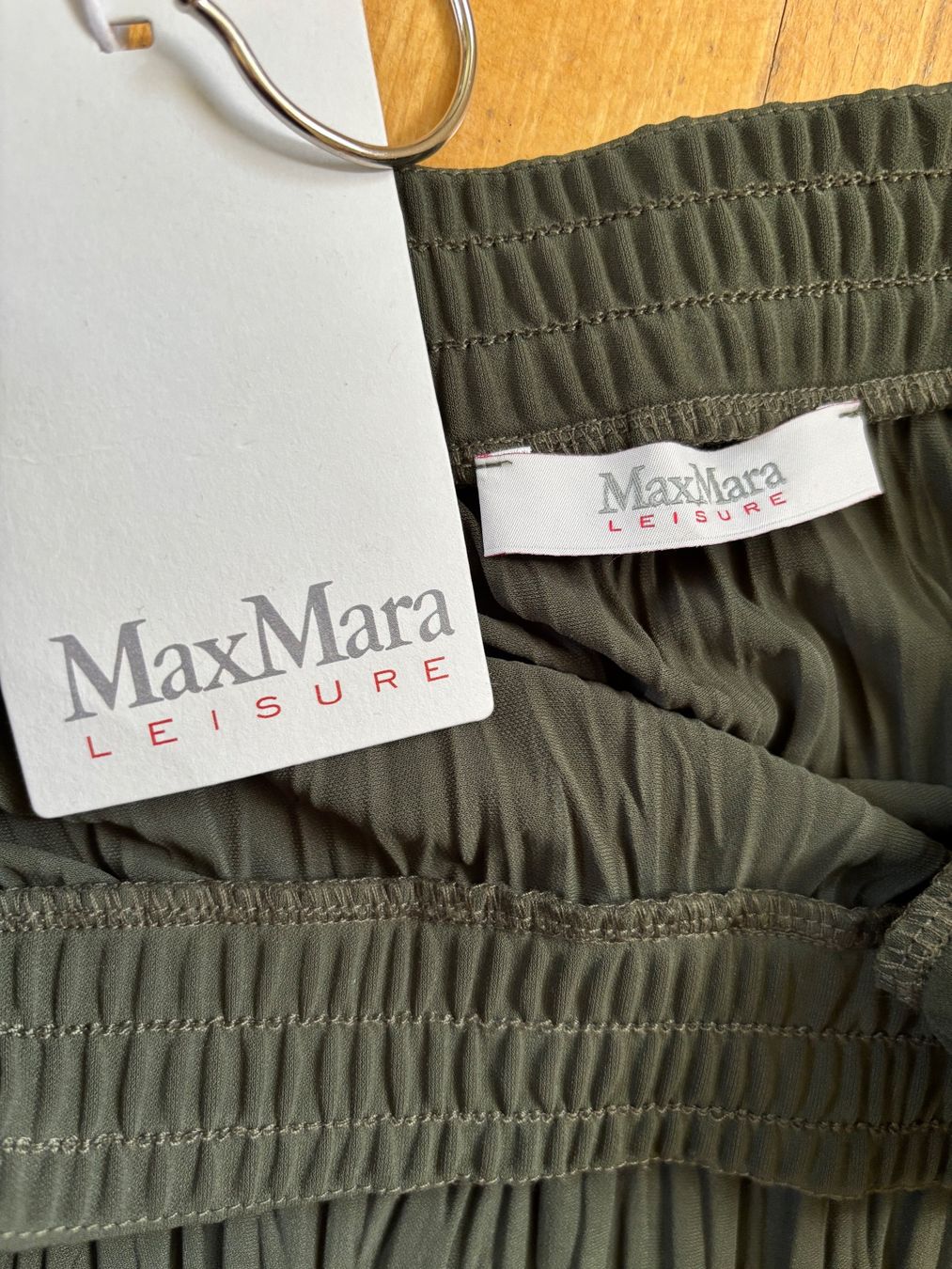 Max Mara Gonne: Max Mara Rock,cool, Grösse L= 40-42, Np:240.- – Nuovo (secondo la descrizione) da St.Gallen venduto da shiwi12 1