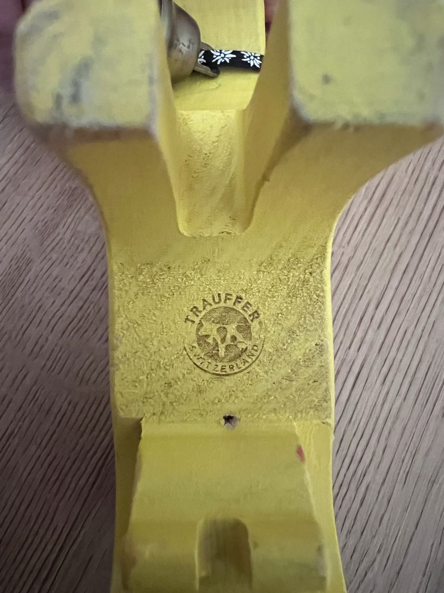 Trauffer Giocattoli: Trauffer Chüeli mit Glocke, BSC Young Boys Design, handgemac – Usato da Herbligen venduto da nic_q8yn 2