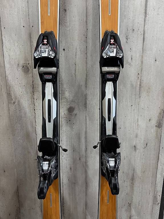 Skis: Bogner Premium Ski mit Echtholz-Oberfläche inkl. Bindung NEU – Gebraucht aus Sursee von pilatus.sport 2