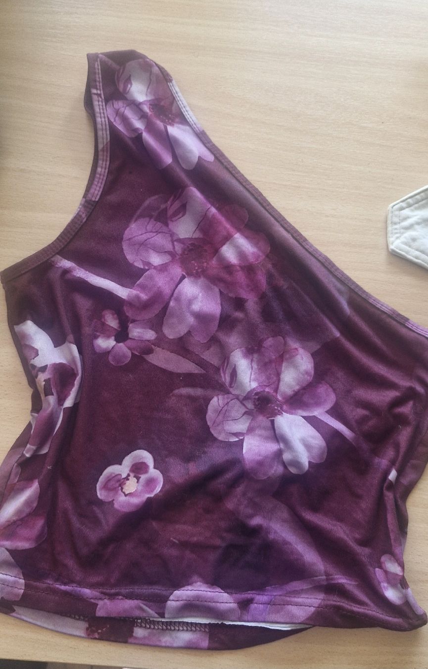 Top: Damen Oberteil ein Schulter Blumenmuster Grösse S – Nuovo (secondo la descrizione) da Wohlen b. Bern venduto da lau_7vcp