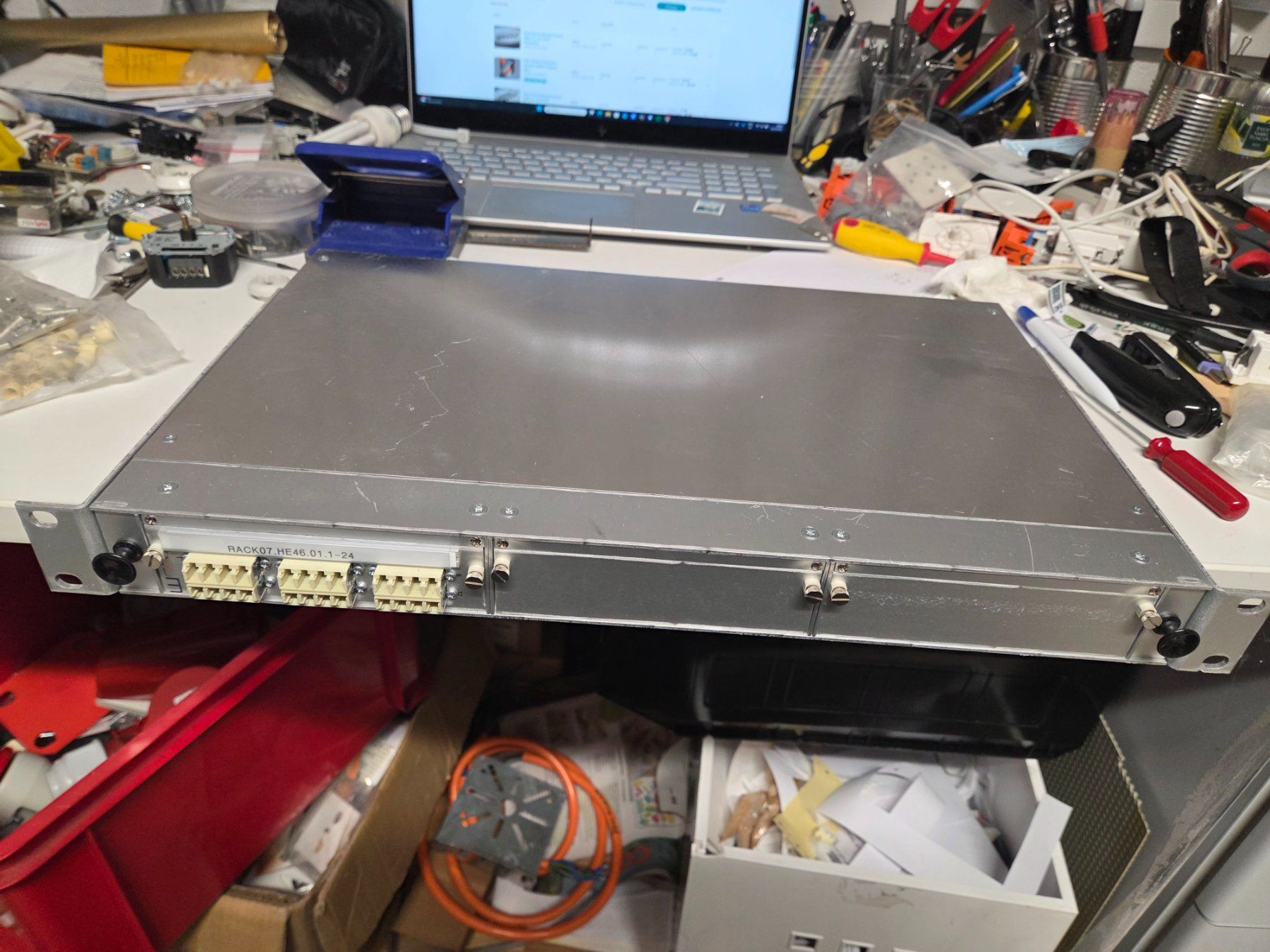 Racks & Ständer: LWL Patch-Panel 19" Patchpanel mit MTP Modul – Gebraucht aus Zürich von Alibaba1234