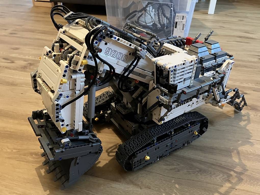 Liebherr Escavatori: LEGO Technic Bagger 9800 mit Fernbedienung gebraucht – Usato da Unterseen venduto da krampo 2