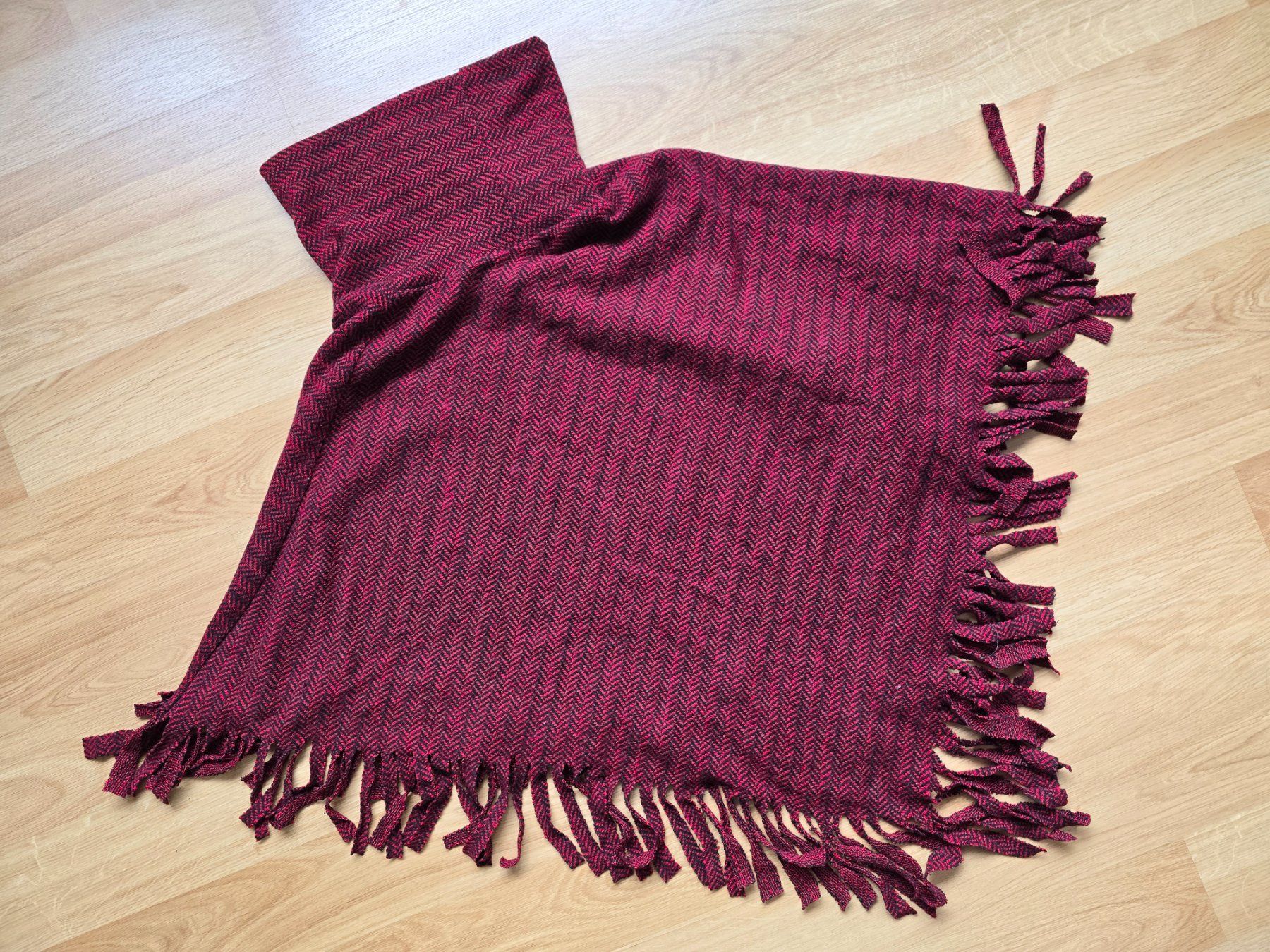 Altro in Moda donna: Warmer Poncho mit Fransen, Damen – Usato da Büttikon AG venduto da Amineah