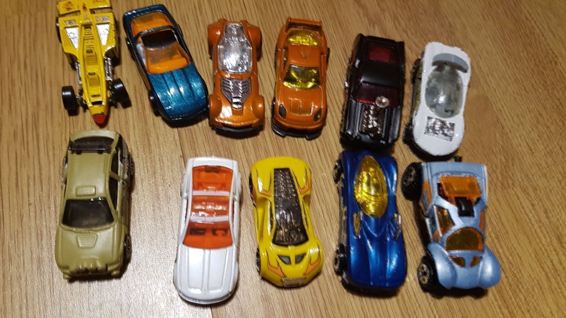 Hot Wheels Modellautos: 10 Hot wheels Autos k9 – Gebraucht aus Schwarzenburg von Flamingo07
